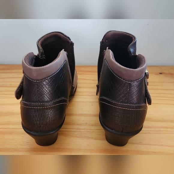 Chic Two-Tone Ankle Boots - Picture 3 of 6